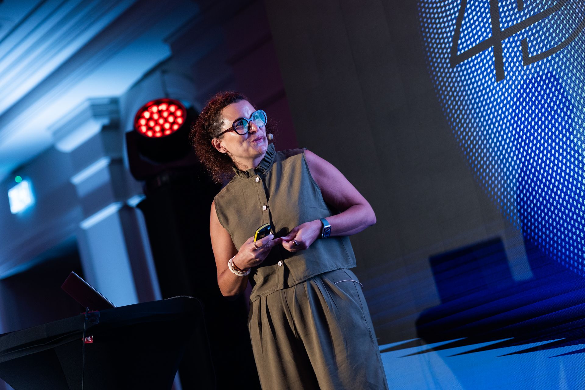 Dr Laurianne Bas en conférence sur la dentisterie digitale