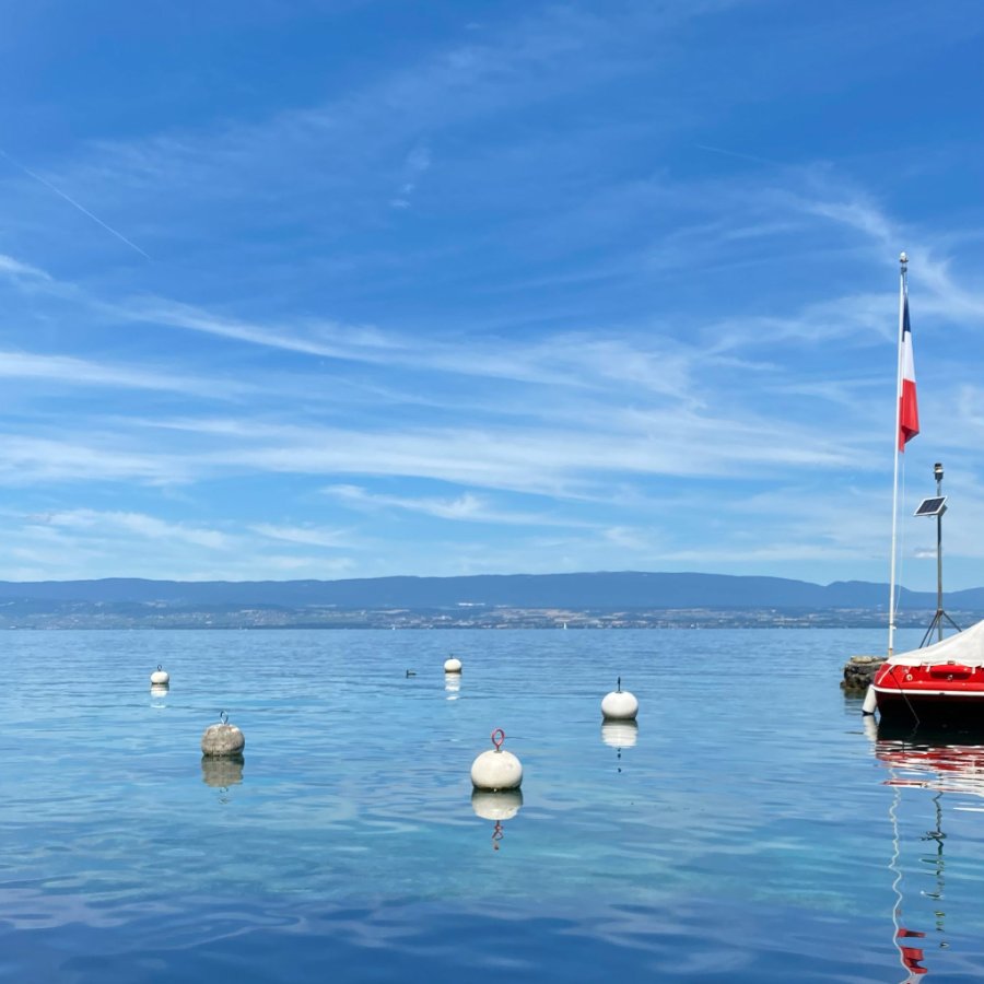 Vue sur le lac Léman depuis Évian-les-Bains